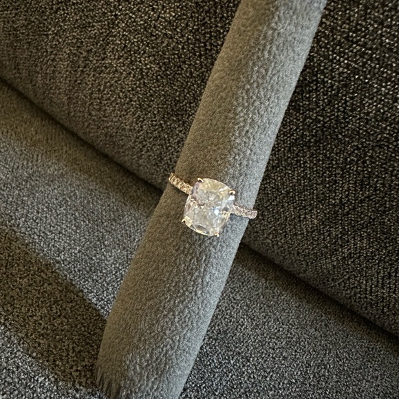 Radiant Silver Women's Ring with Clear Gemstone